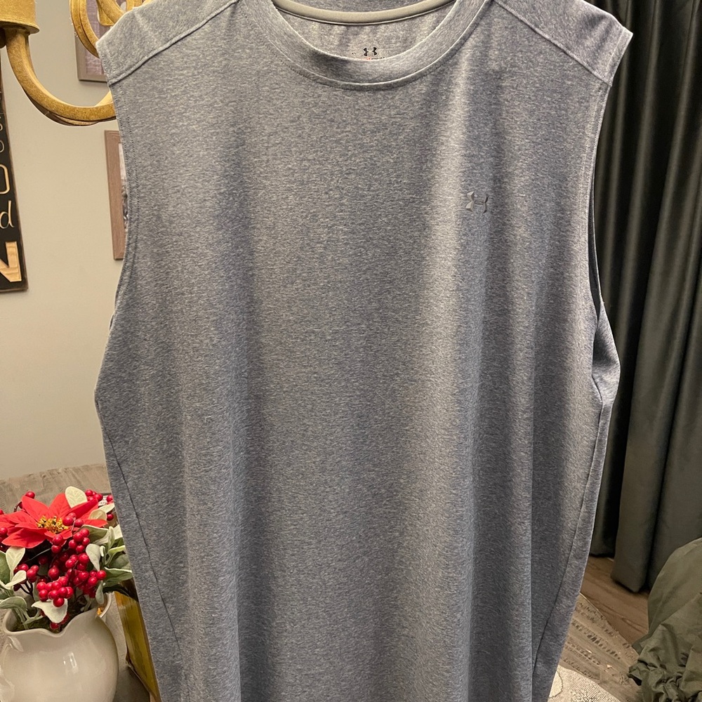 Under armour tank top, size:xl, color :grey